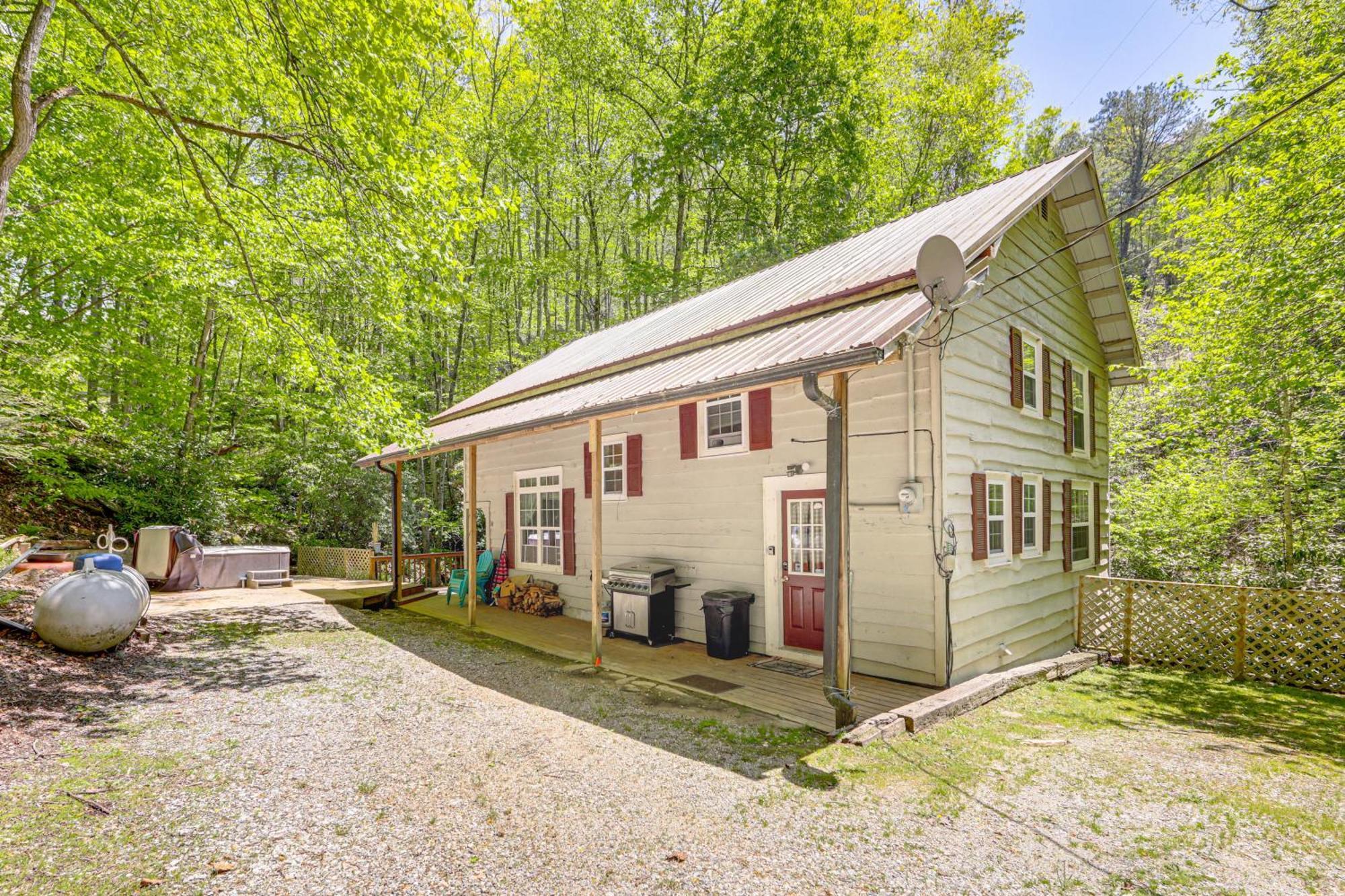 Bryson City Cottage With Hot Tub And Waterfall Views! Luaran gambar